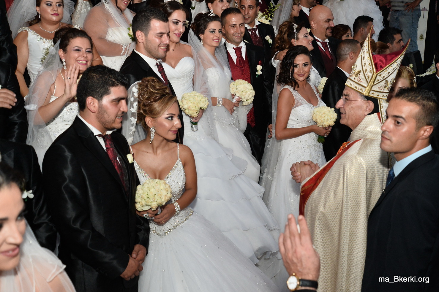 37 Lebanese couples tie the knot in mass wedding